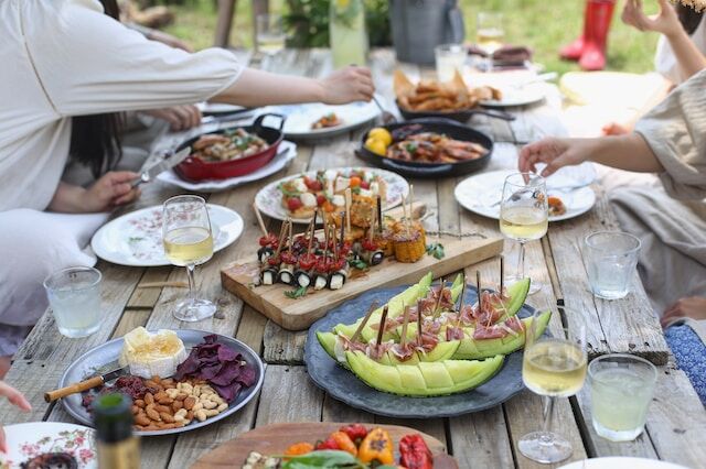 How to Throw a Successful Outdoor Party: A Guide